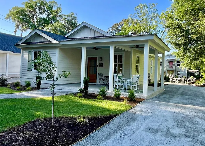 Magnolia Court Suites