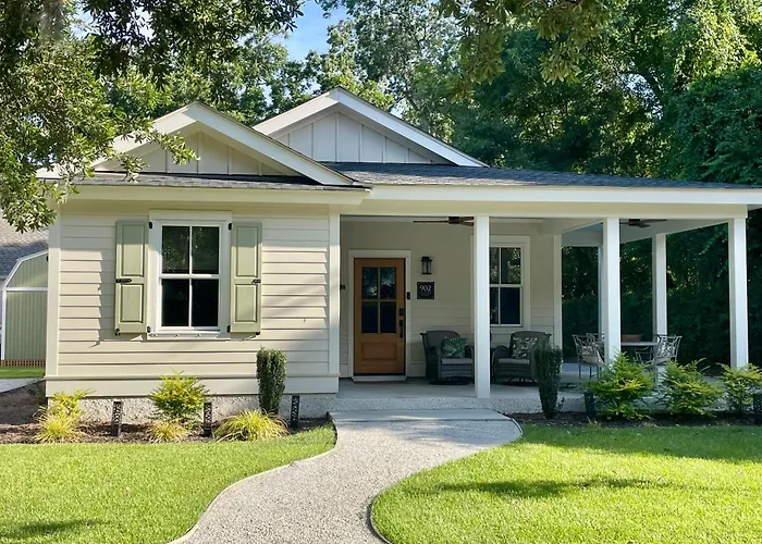 Magnolia Court Suites